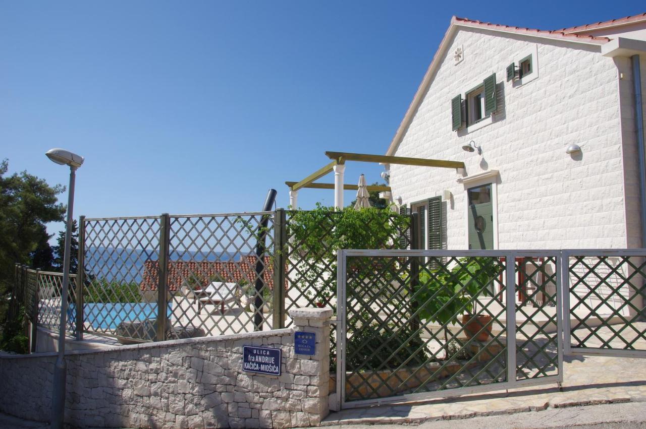 Holiday Home Nevista Sumartin Eksteriør billede