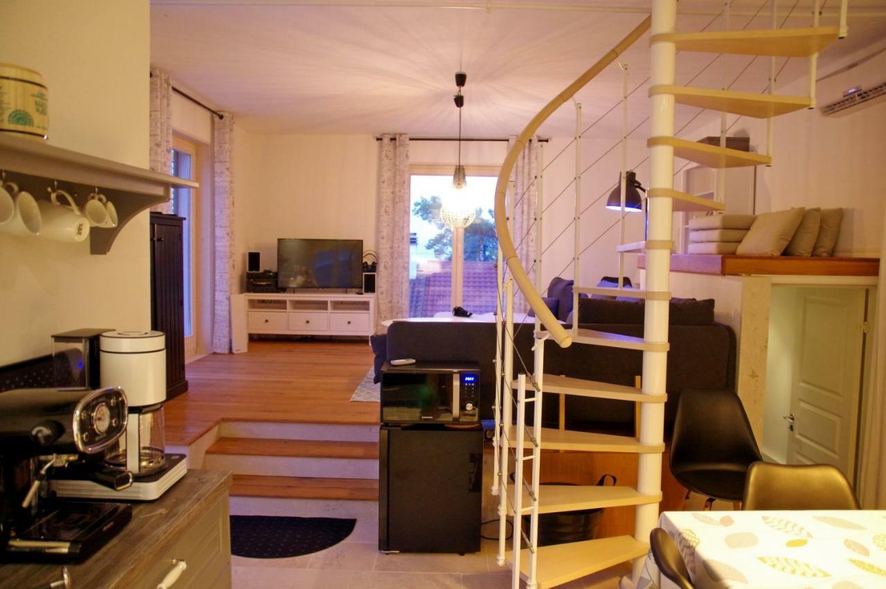 Holiday Home Nevista Sumartin Eksteriør billede