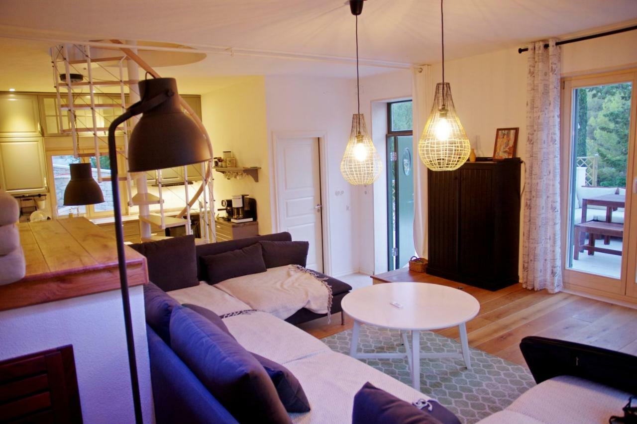 Holiday Home Nevista Sumartin Eksteriør billede